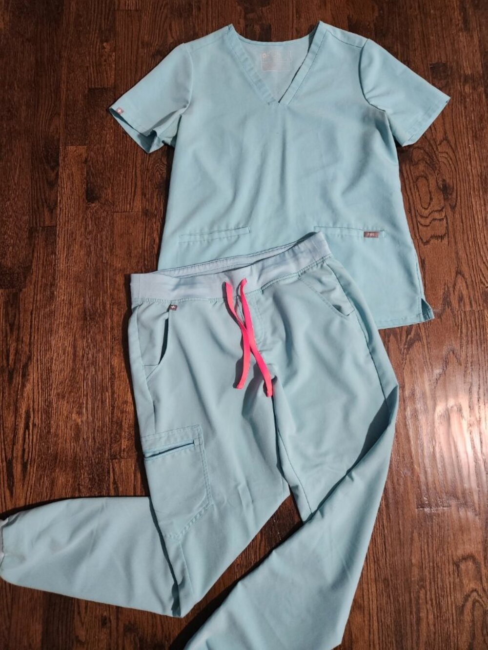 FIGS Women’s Technical Collection Scrub Set Neon Blue Limited Edition Med/MT